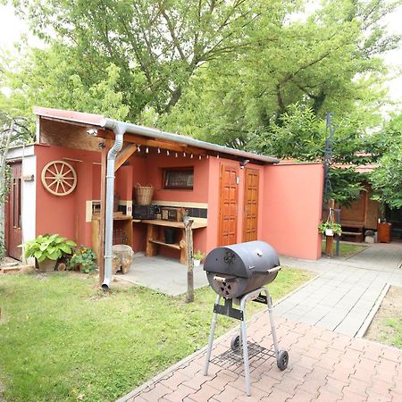Karavan Sturovo Luaran gambar