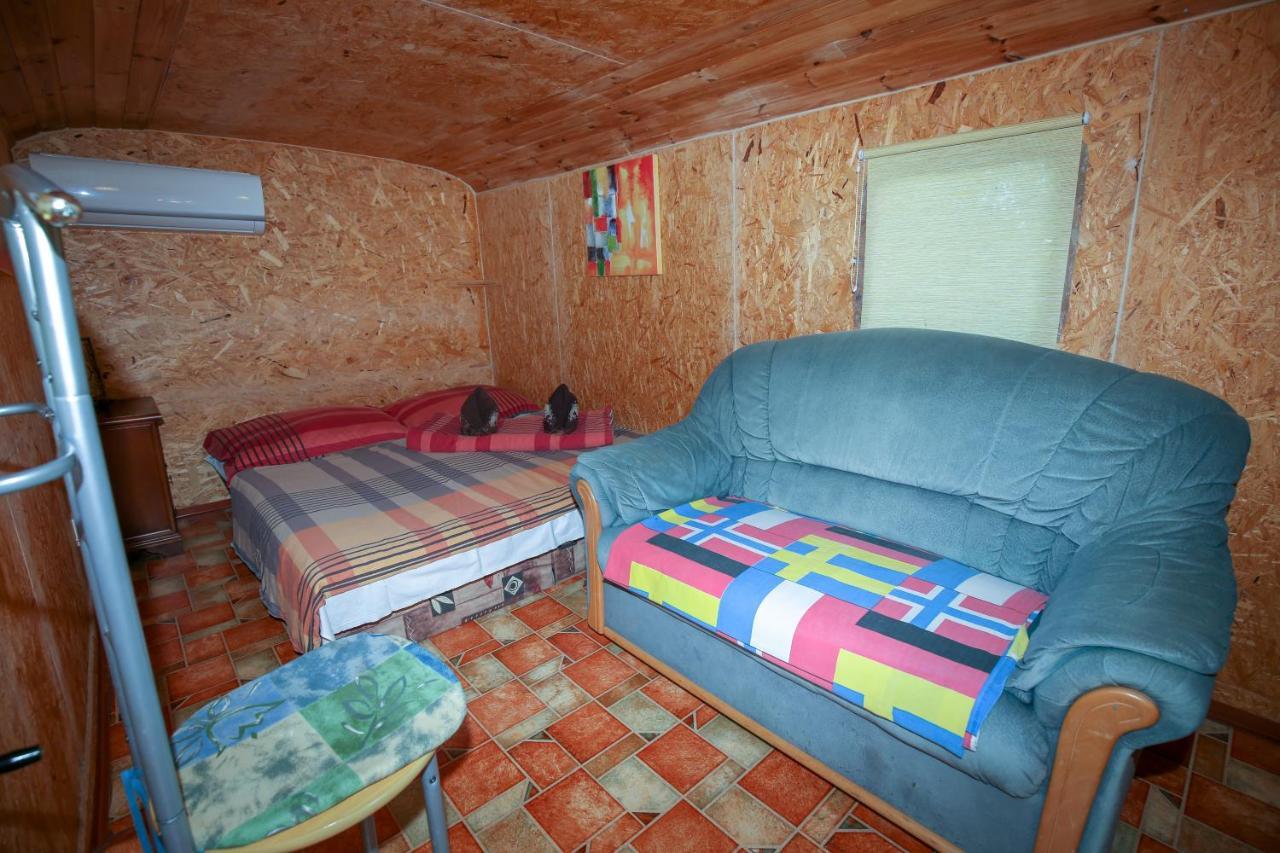 Karavan Sturovo Luaran gambar