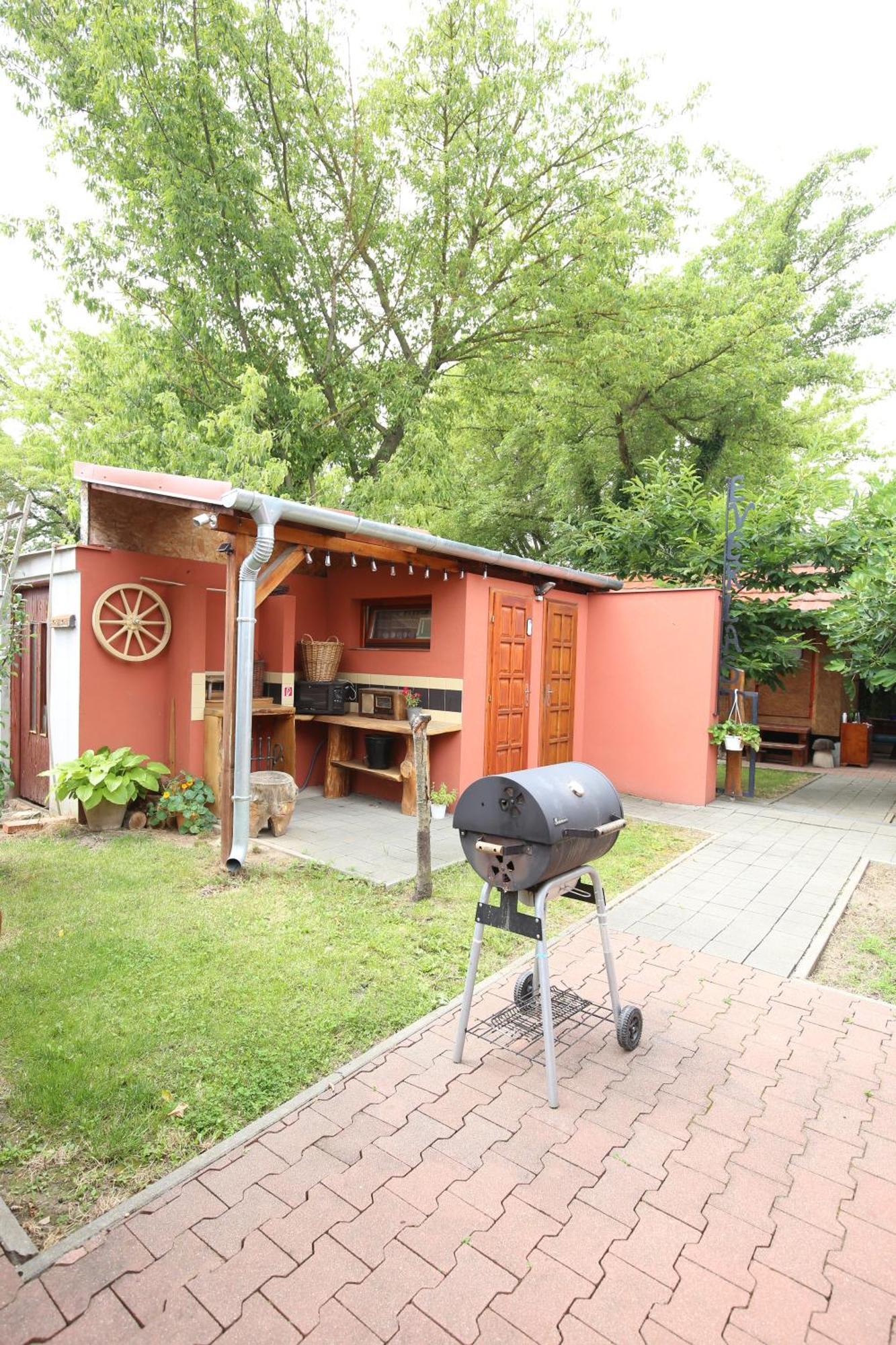 Karavan Sturovo Luaran gambar