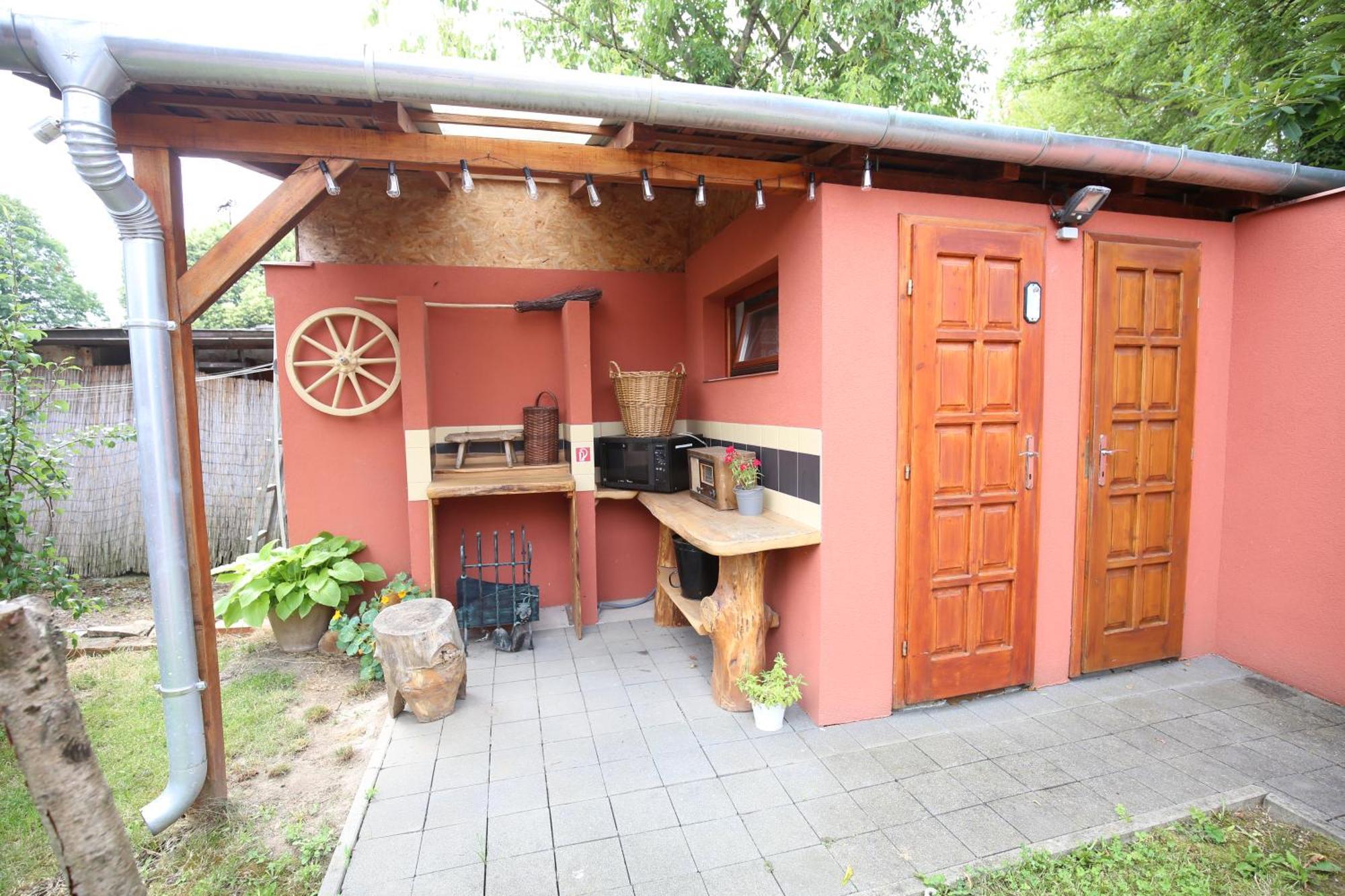 Karavan Sturovo Luaran gambar