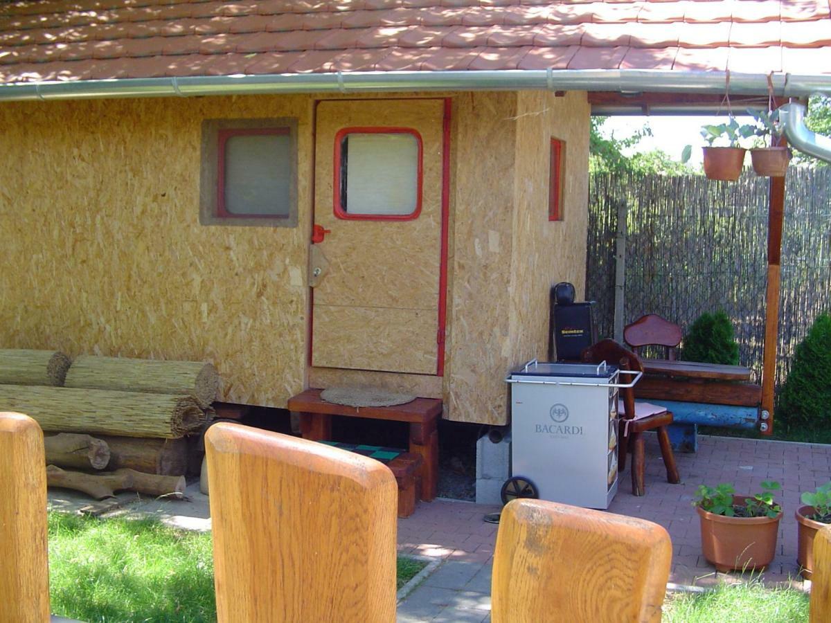 Karavan Sturovo Luaran gambar